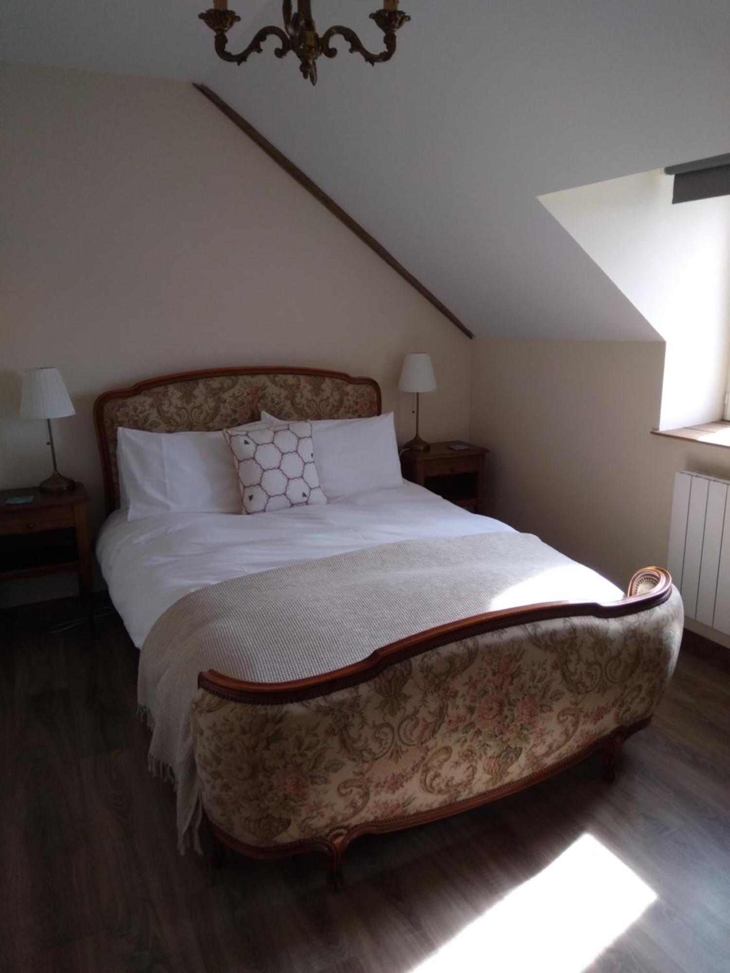 La Grange Gites Saint-Calais-du-Desert Chambre photo