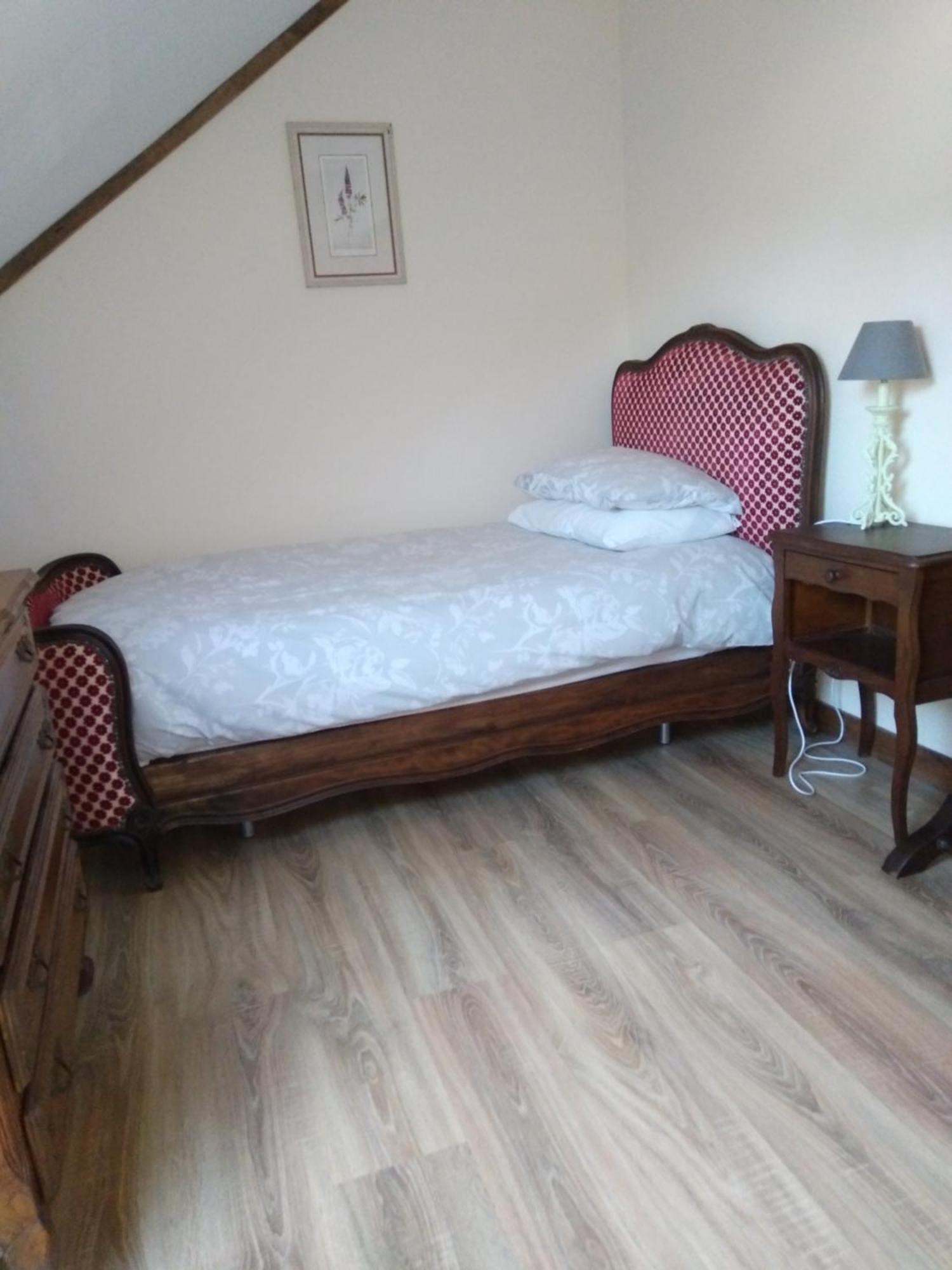 La Grange Gites Saint-Calais-du-Desert Chambre photo